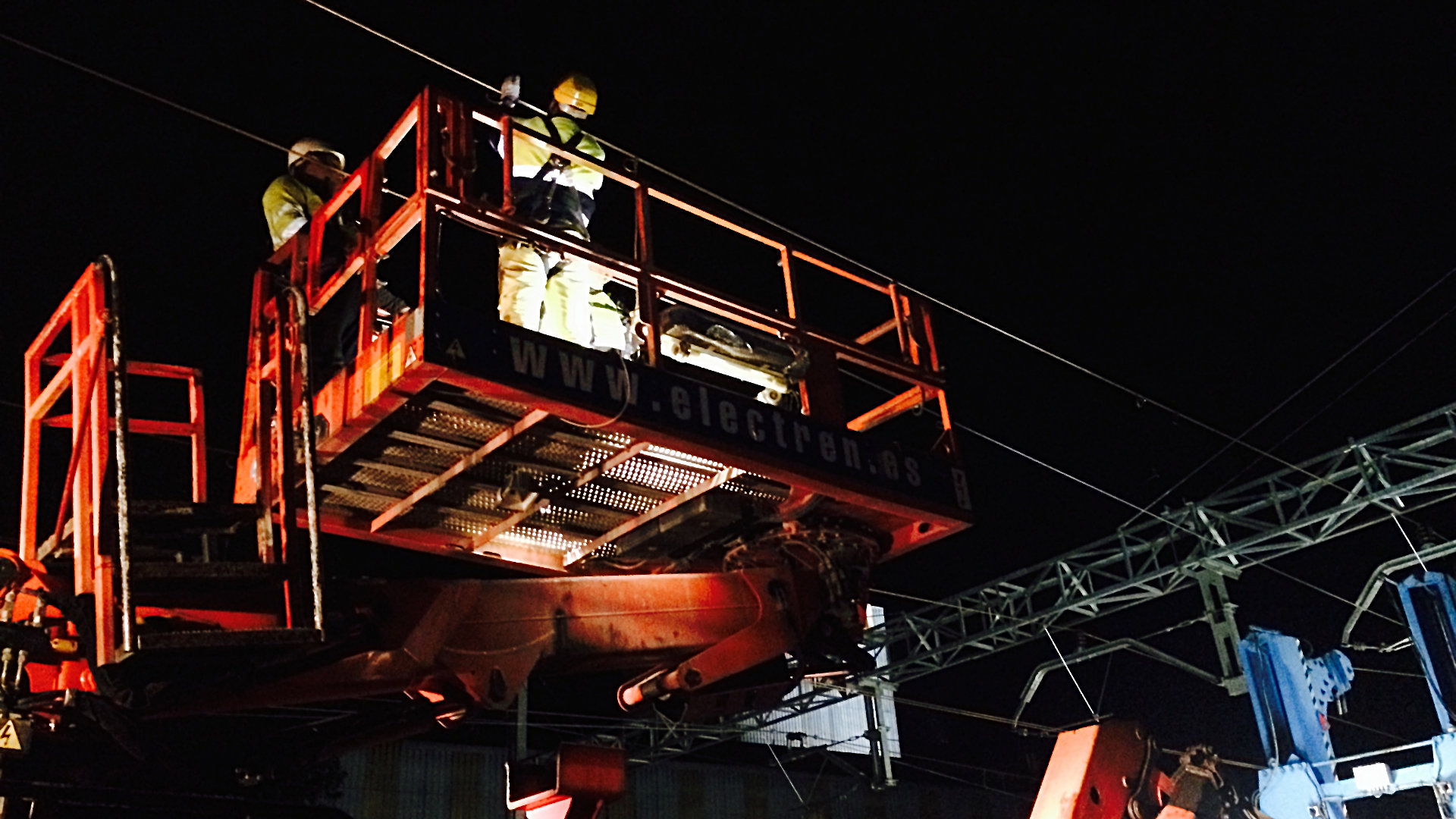 Trabajos nocturnos de catenaria - 24 JUL 2015