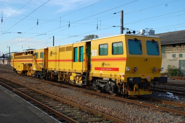 Vue longitudinale du train sur la voie